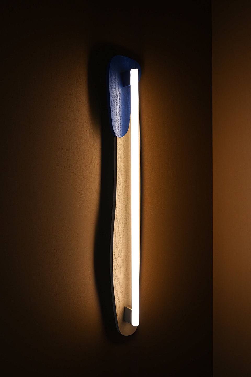 ABSTRACT BLUE | מנורת קיר