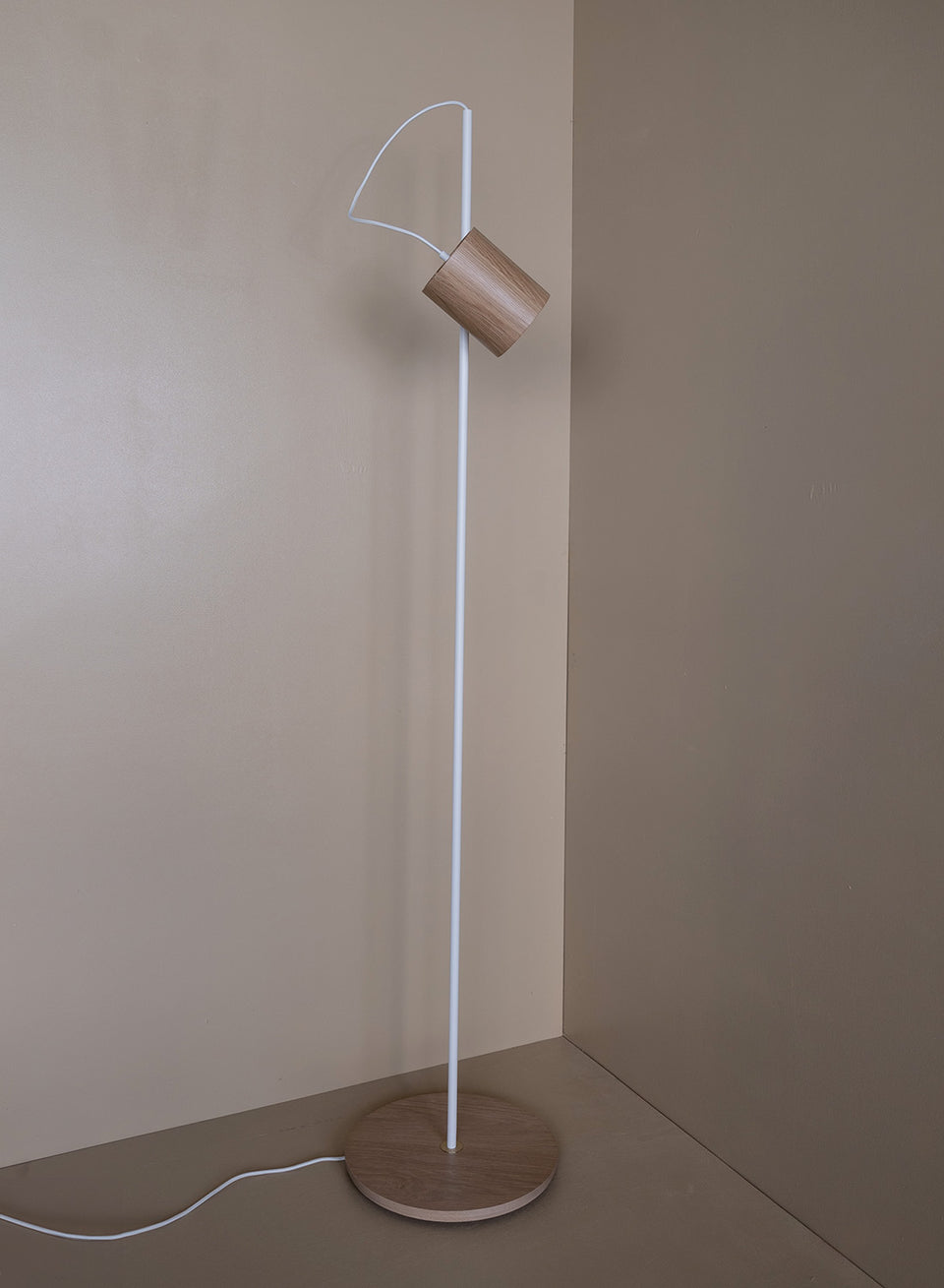 STANDING SPOT white | Floor Lamp