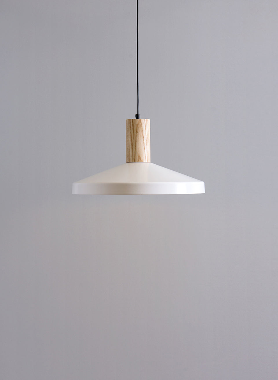 M-PLATE white
