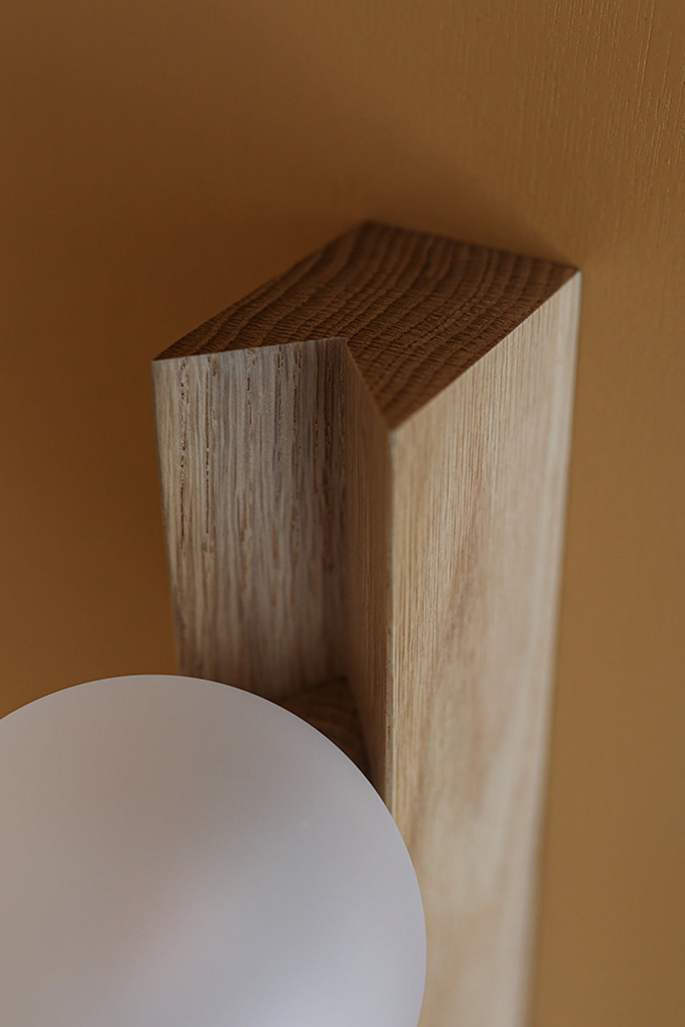 TRIANGLE 60 oak | Wall Light