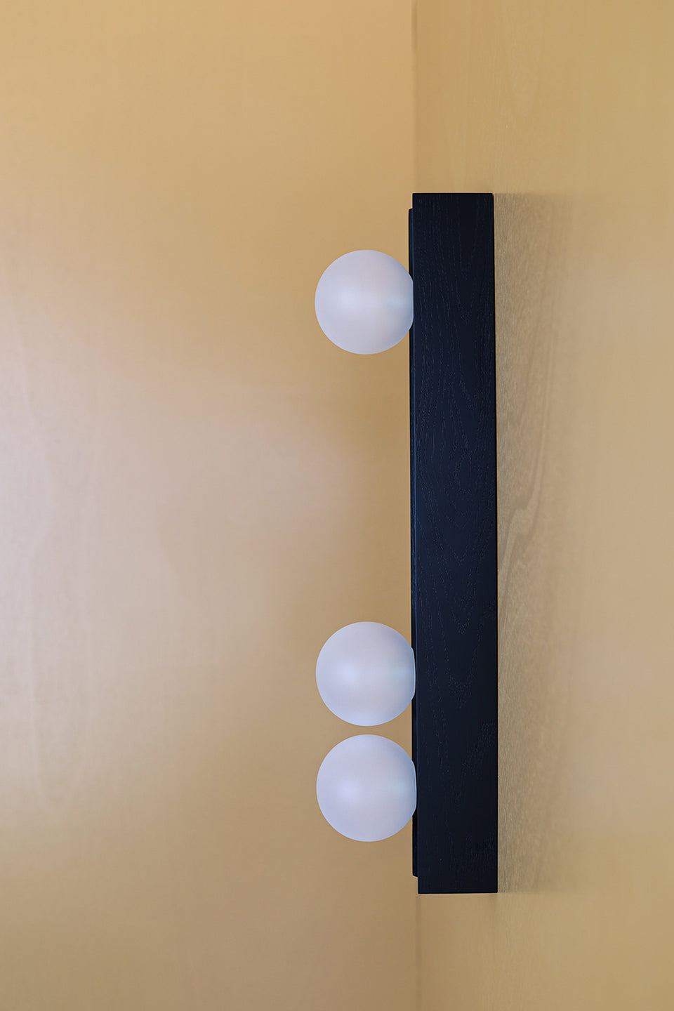 TRIANGLE 60 black | Wall Light