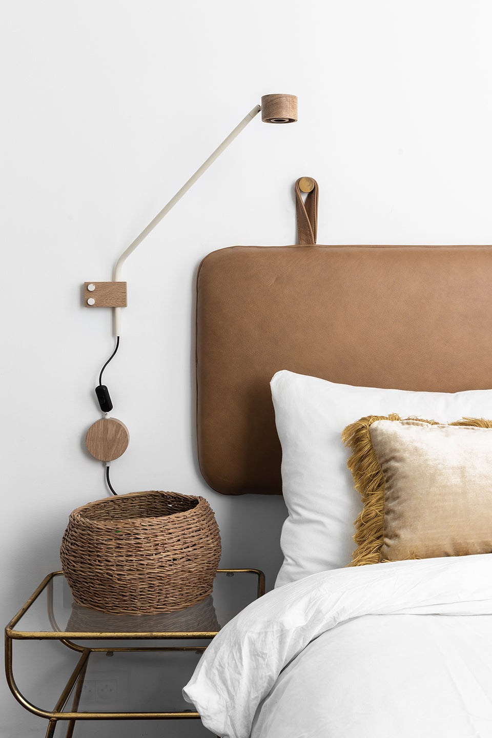 SIDE BED SPOT THIN | מנורת קיר