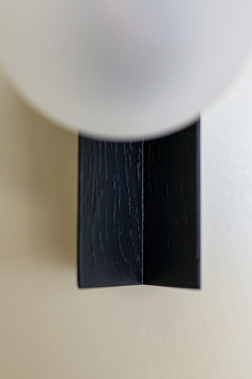 TRIANGLE BLACK | Wall Light