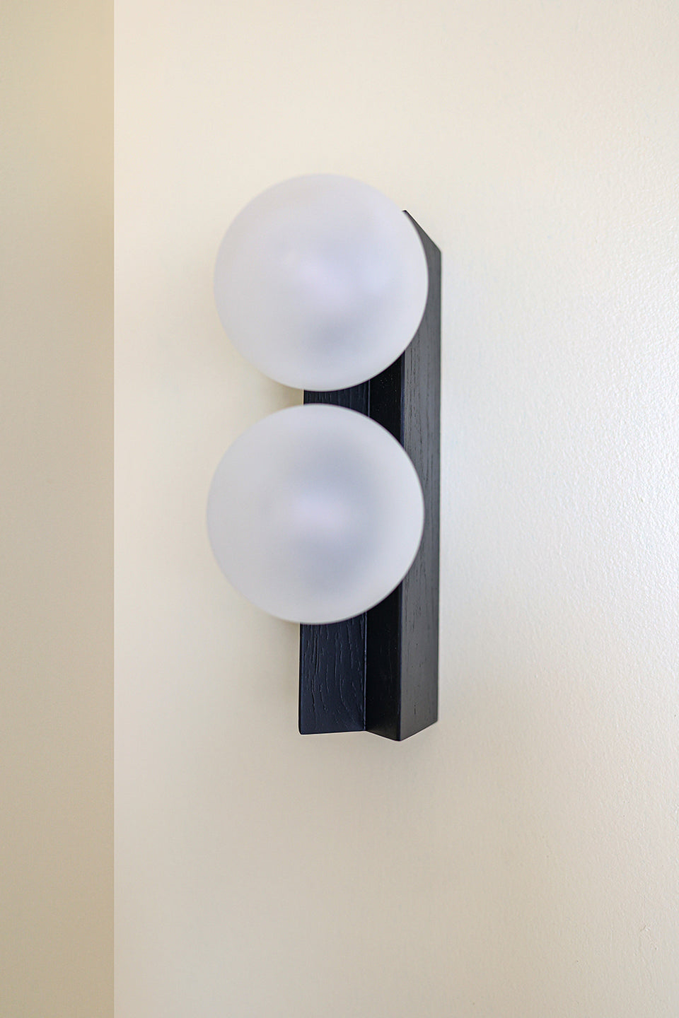 TRIANGLE BLACK | Wall Light