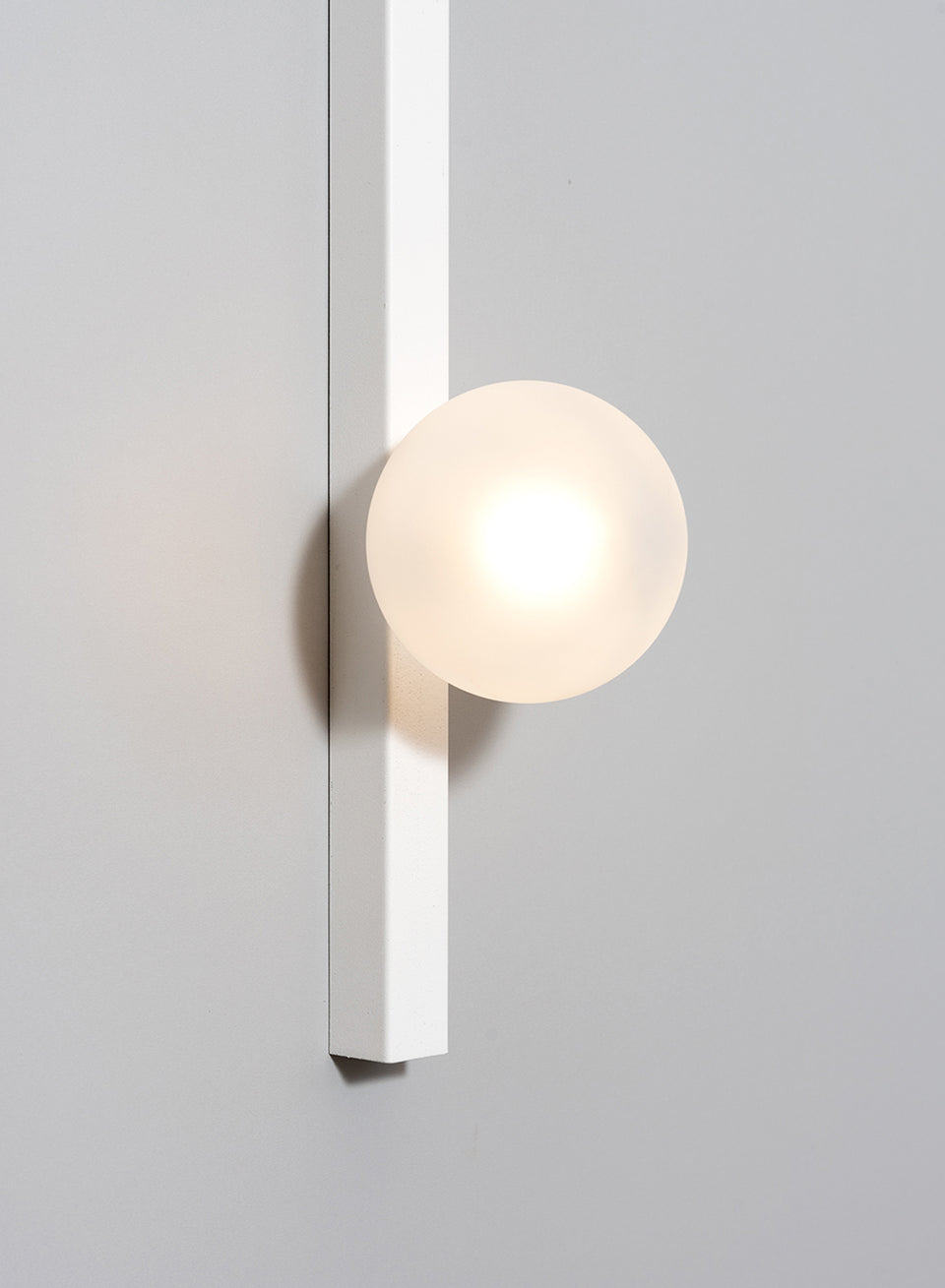 PROFILE 2 לבן | מנורת קיר